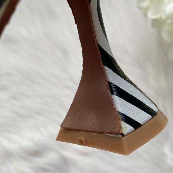 Zebra Print Discounted Pointed Toe Black and White Mules Sandals Shoes Size 7 - Picture 13 of 13